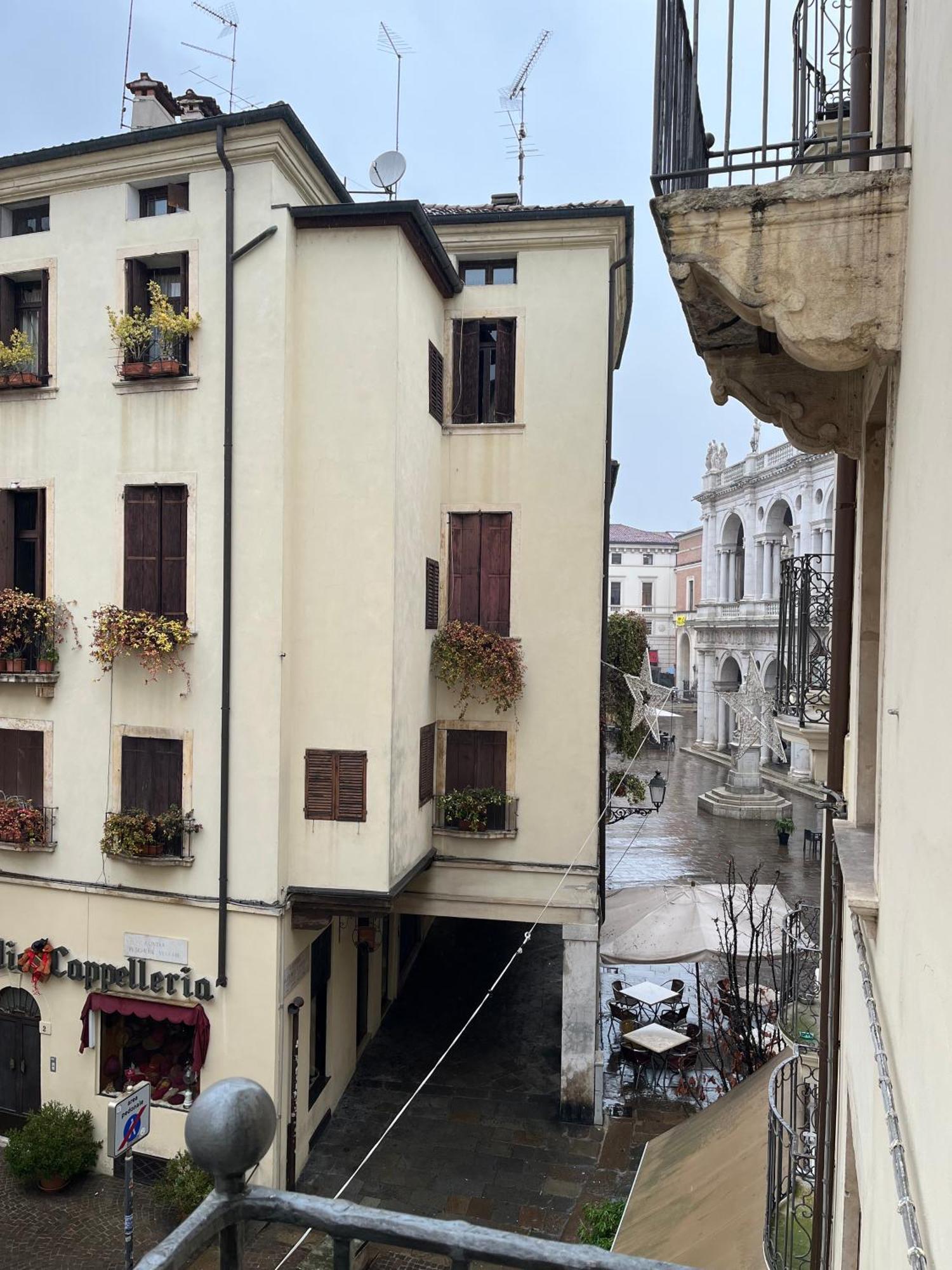 Il Campanile Apartment Vicenza Luaran gambar